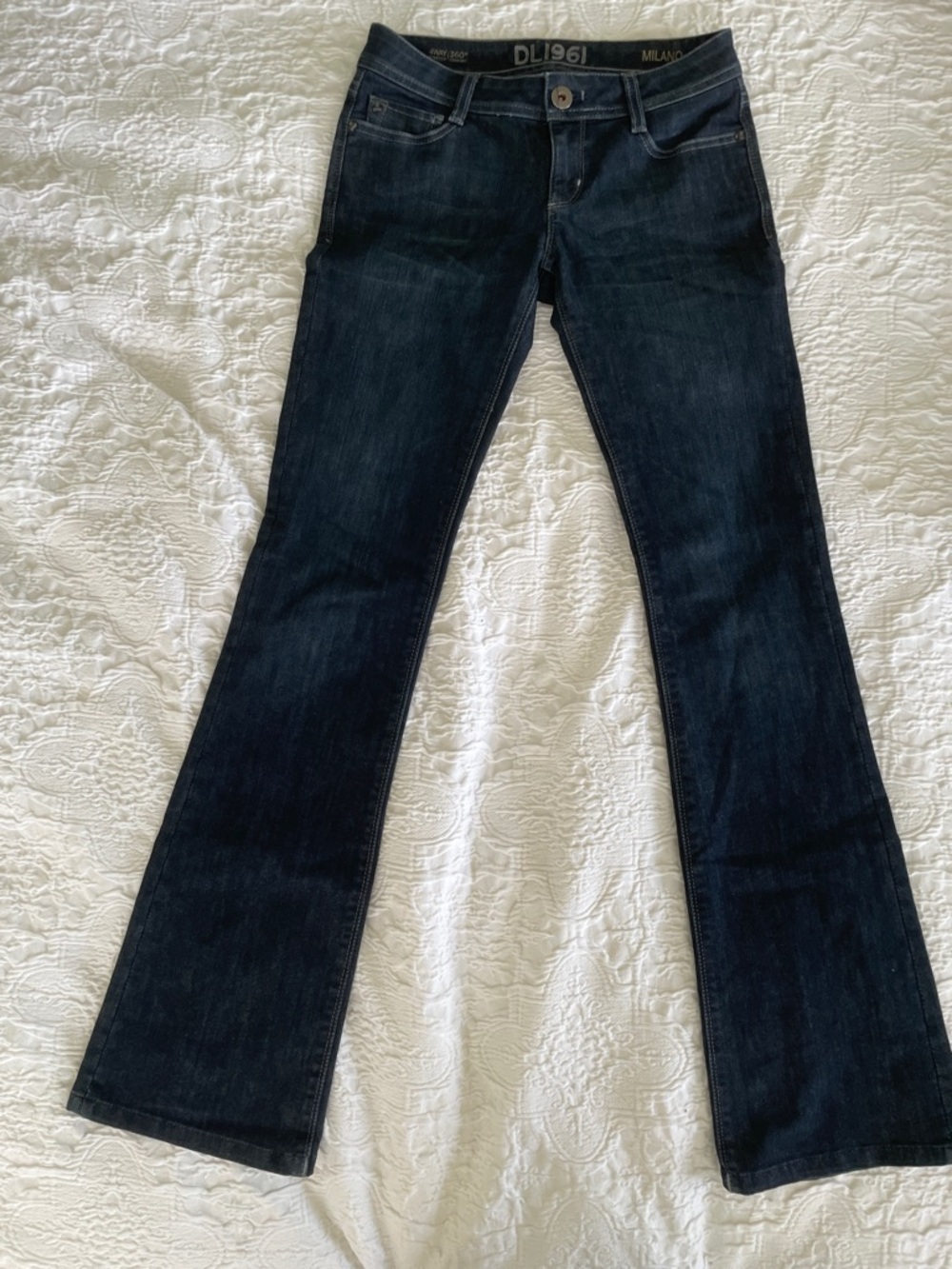 NWOT- DL 1961 jeans- Boot leg - size 25- Milano Boot- stretchy
